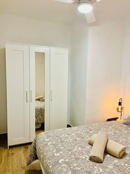 New Spacious And Cozy Apartment - Малага Экстерьер фото