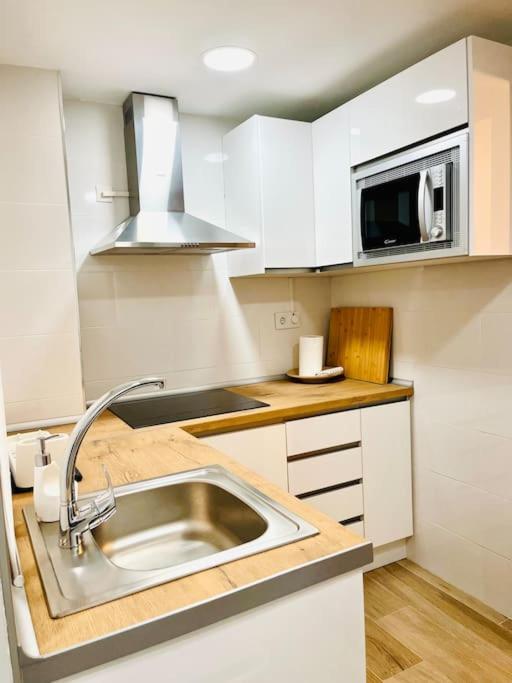 New Spacious And Cozy Apartment - Малага Экстерьер фото