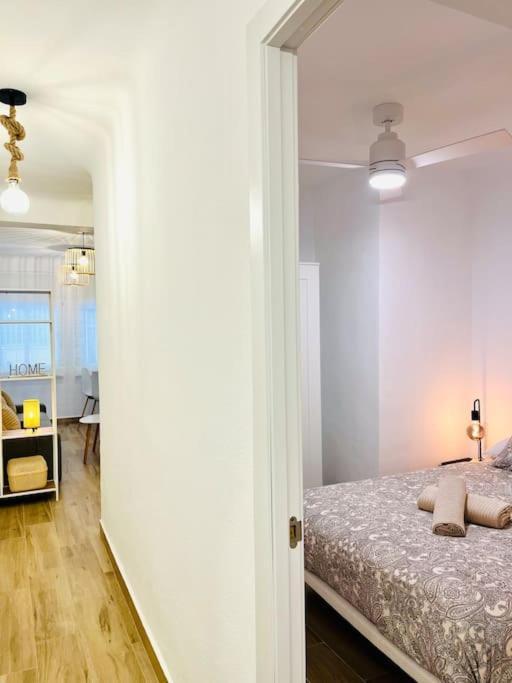 New Spacious And Cozy Apartment - Малага Экстерьер фото