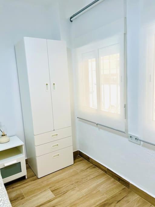 New Spacious And Cozy Apartment - Малага Экстерьер фото