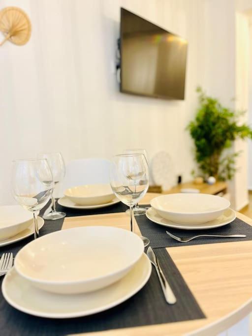 New Spacious And Cozy Apartment - Малага Экстерьер фото