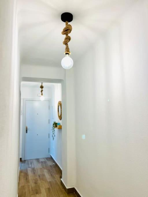 New Spacious And Cozy Apartment - Малага Экстерьер фото