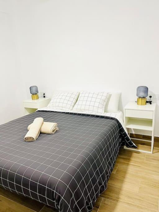 New Spacious And Cozy Apartment - Малага Экстерьер фото