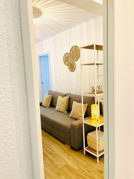 New Spacious And Cozy Apartment - Малага Экстерьер фото