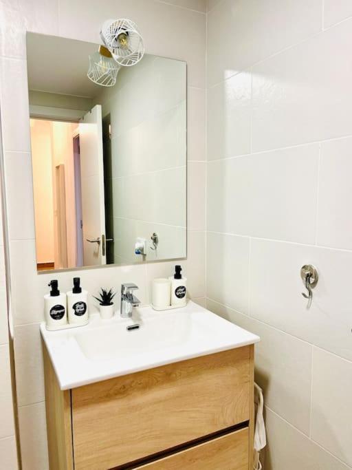 New Spacious And Cozy Apartment - Малага Экстерьер фото
