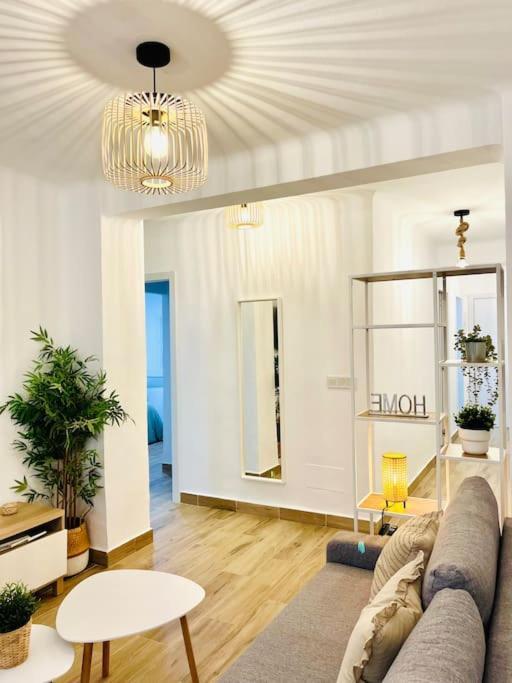 New Spacious And Cozy Apartment - Малага Экстерьер фото