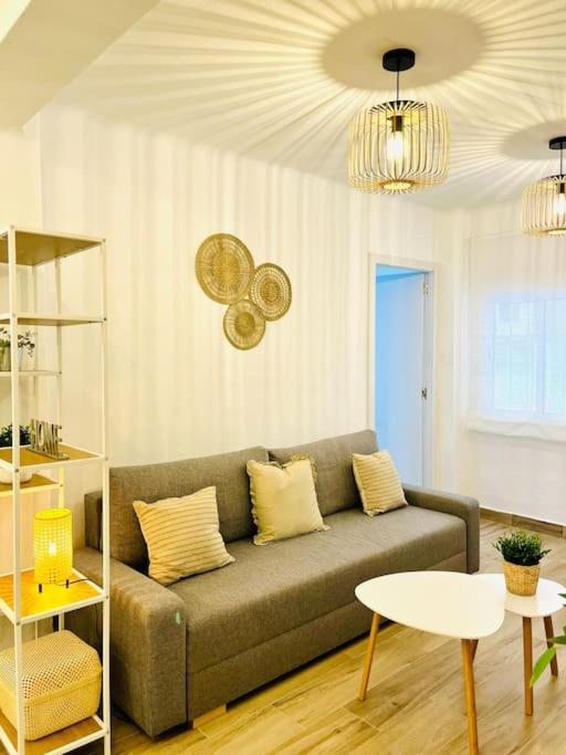 New Spacious And Cozy Apartment - Малага Экстерьер фото